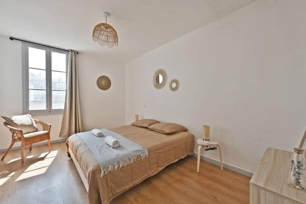 Au Coeur Des Platanes - Parking Gratuit Sous-Terrain - Clim - Balcon Apartamento Avinhão Exterior foto