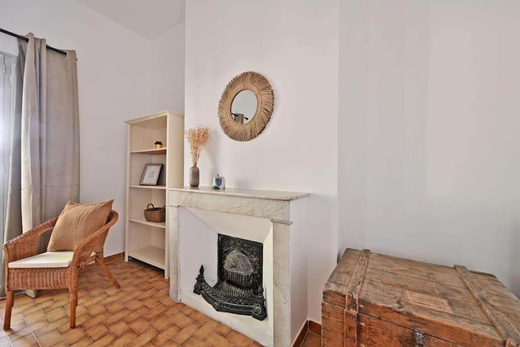 Au Coeur Des Platanes - Parking Gratuit Sous-Terrain - Clim - Balcon Apartamento Avinhão Exterior foto