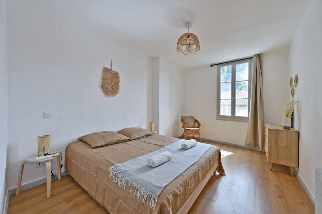 Au Coeur Des Platanes - Parking Gratuit Sous-Terrain - Clim - Balcon Apartamento Avinhão Exterior foto