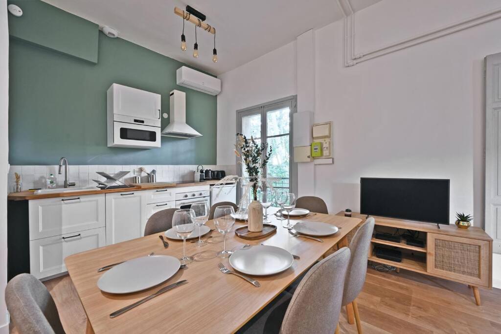 Au Coeur Des Platanes - Parking Gratuit Sous-Terrain - Clim - Balcon Apartamento Avinhão Exterior foto