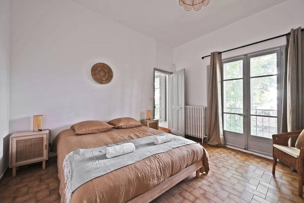 Au Coeur Des Platanes - Parking Gratuit Sous-Terrain - Clim - Balcon Apartamento Avinhão Exterior foto