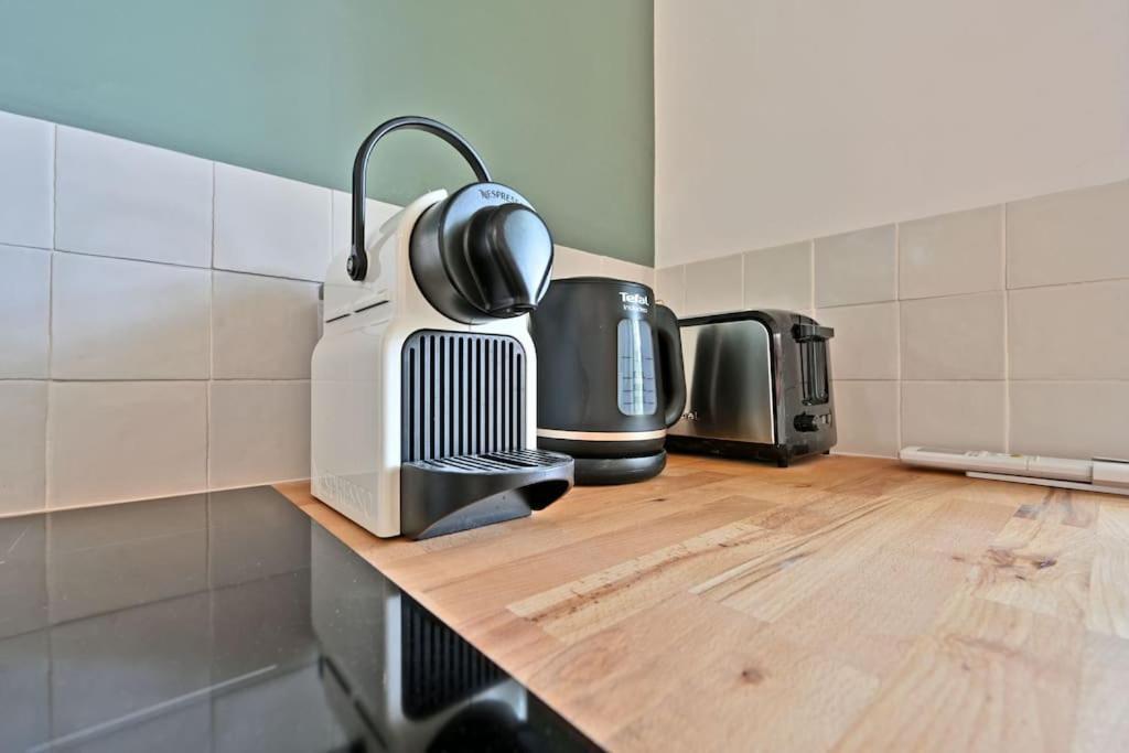 Au Coeur Des Platanes - Parking Gratuit Sous-Terrain - Clim - Balcon Apartamento Avinhão Exterior foto