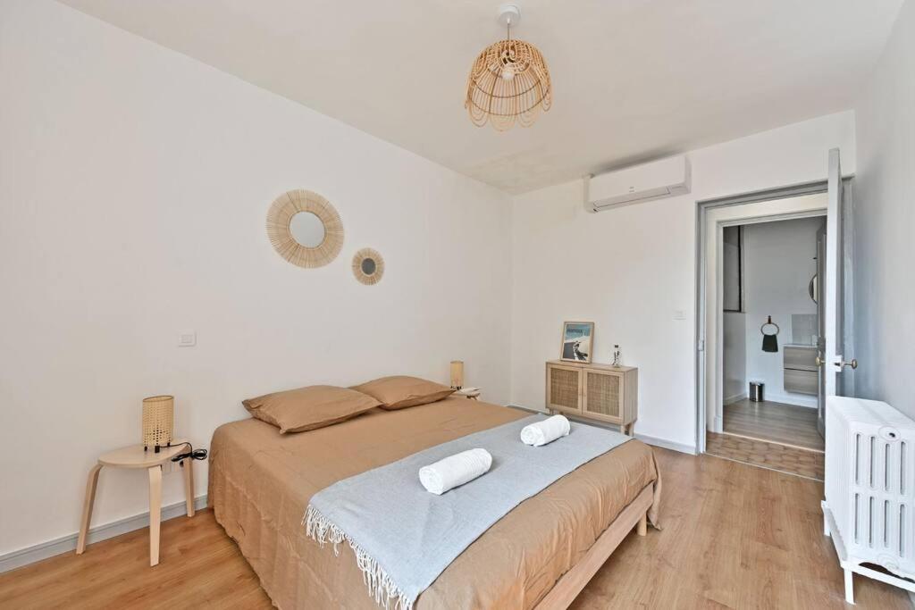 Au Coeur Des Platanes - Parking Gratuit Sous-Terrain - Clim - Balcon Apartamento Avinhão Exterior foto